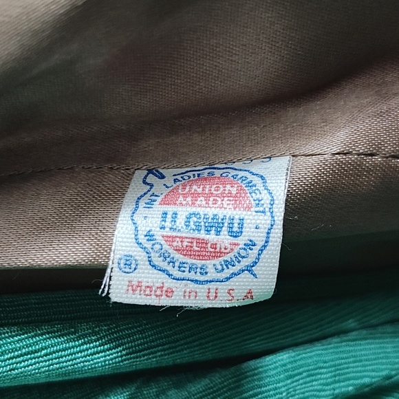 Elegant Brown Suede Jacket - Picture 8 of 16